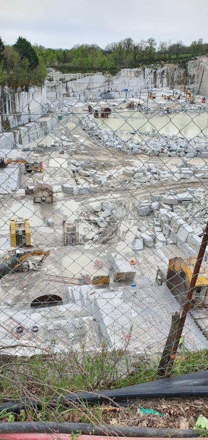 A L'Ecole Buissonniere, Chambre D'Hotes En Sidobre Lacrouzette Exteriör bild